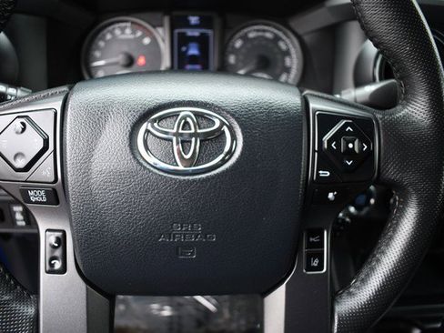 Certified 2018 Toyota Tacoma TRD Off-Road image 30