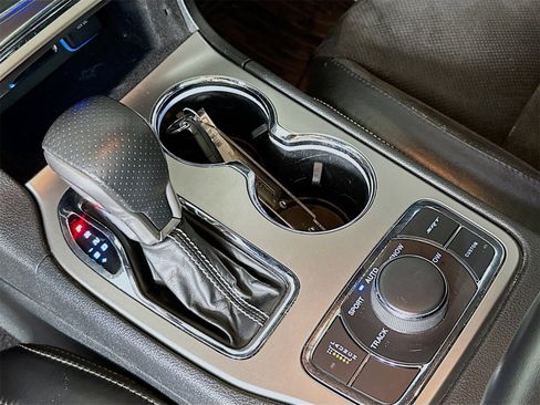 Used 2017 Jeep Grand Cherokee SRT image 16