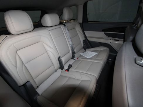 Used 2025 Lincoln Nautilus Premier image 28