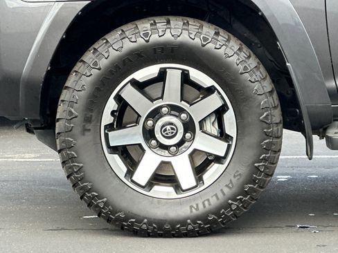 Used 2019 Toyota 4Runner TRD Off-Road Premium AWD/4WD image 25
