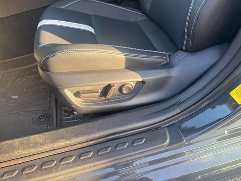 Used 2025 Toyota Camry SE image 20