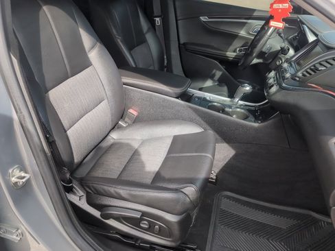 Used 2017 Chevrolet Impala LT FWD image 20