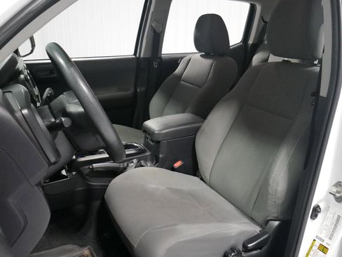 Used 2017 Toyota Tacoma SR image 10