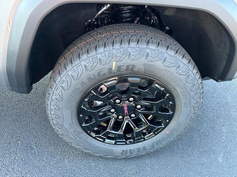 New 2026 GMC Canyon Elevation w/ Convenience Package image 20