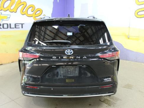 Used 2021 Toyota Sienna Limited FWD image 7