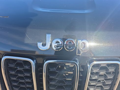 Used 2021 Jeep Grand Cherokee Limited w/ Luxury Group II image 23