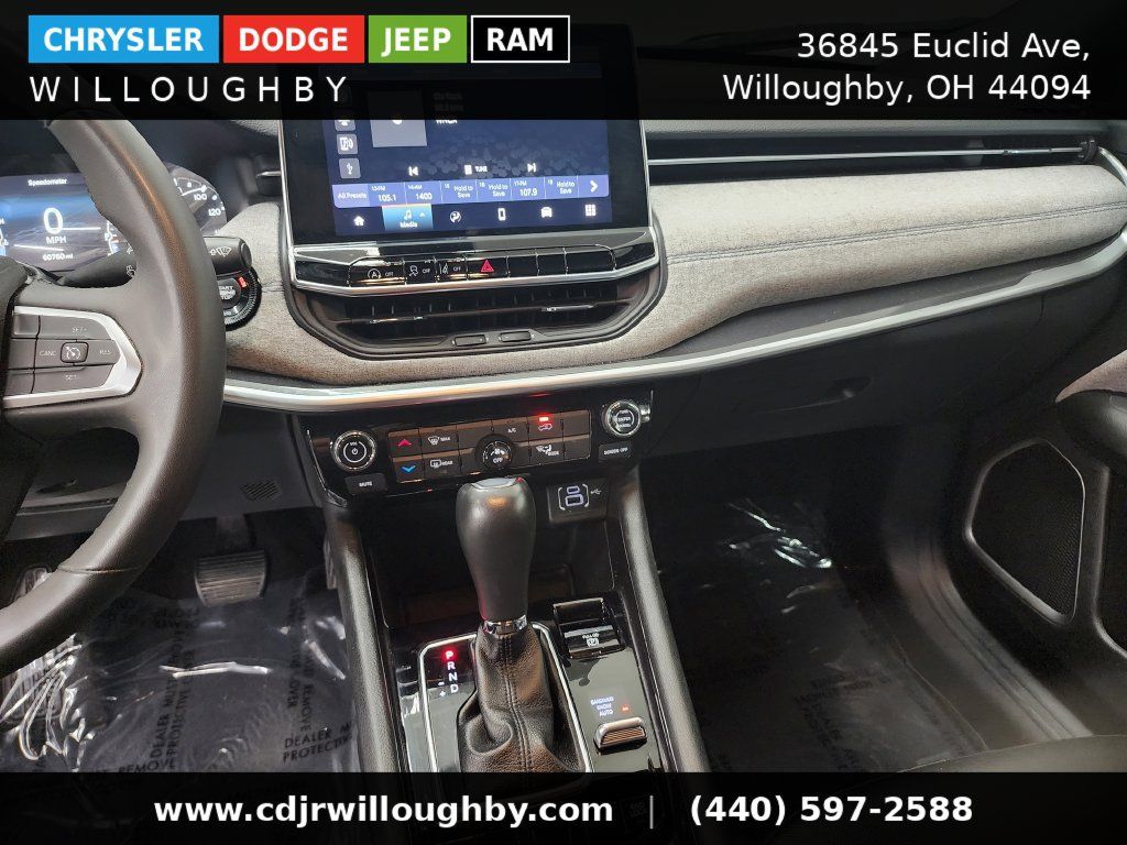 Used 2024 Jeep Compass Latitude AWD/4WD image 18