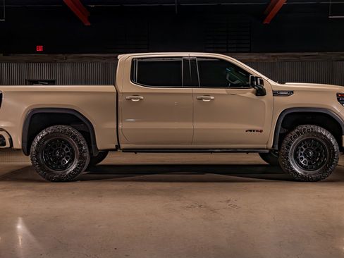 Used 2023 GMC Sierra 1500 AT4 w/ AT4 Preferred Package AWD/4WD image 10