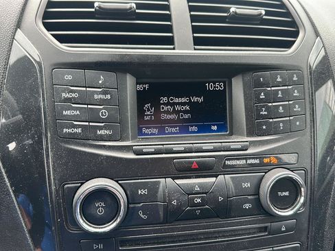 Used 2017 Ford Explorer XLT AWD/4WD image 18