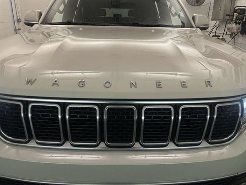 Used 2022 Jeep Wagoneer Series III w/ Rear Seat Entertainment Group AWD/4WD image 26