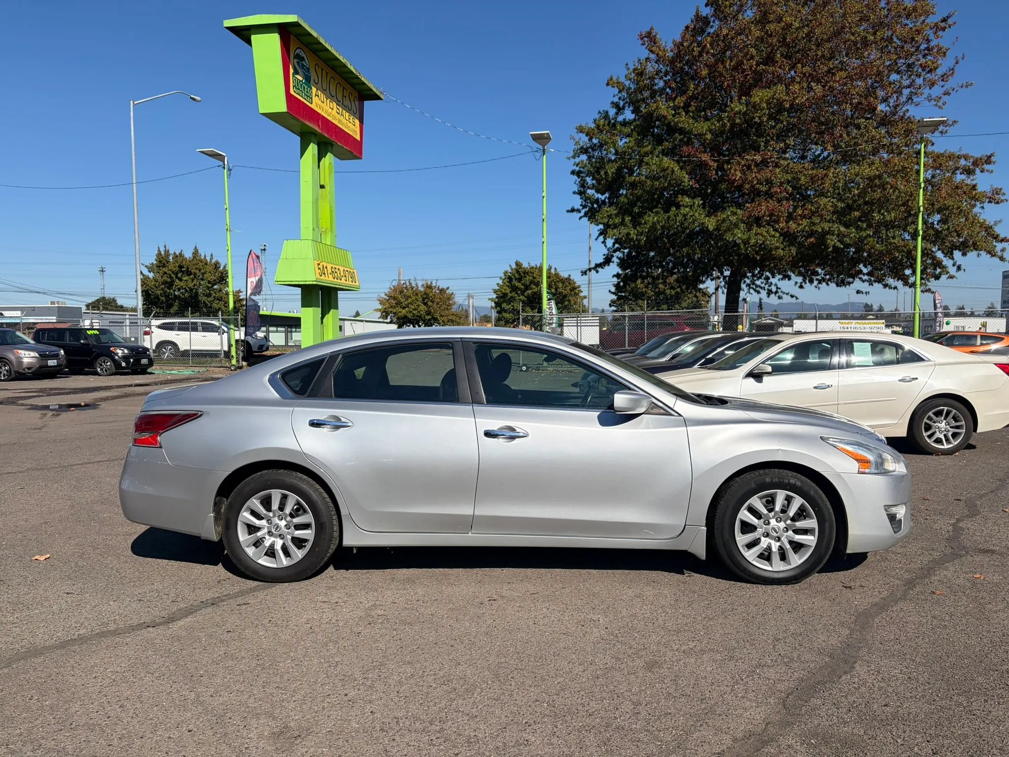 Used 2014 Nissan Altima 2.5 S FWD image 2