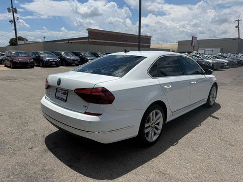 Used 2017 Volkswagen Passat 1.8T SE FWD image 6