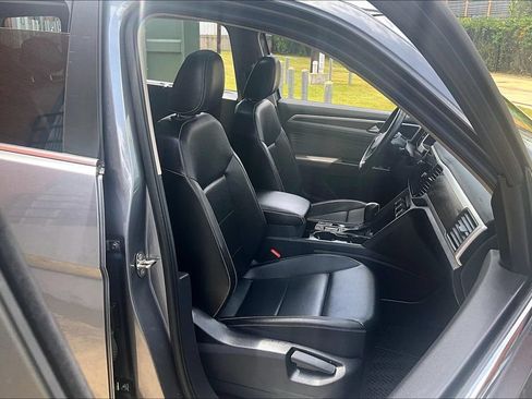 Used 2022 Volkswagen Atlas SE w/ Panoramic Sunroof Package FWD image 10