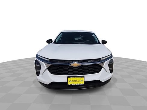 Used 2025 Chevrolet Trax LS FWD image 3