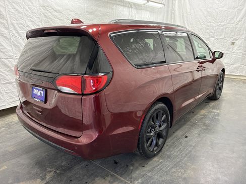 Used 2020 Chrysler Pacifica Touring-L Plus w/ Advanced Safetytec Group FWD image 7