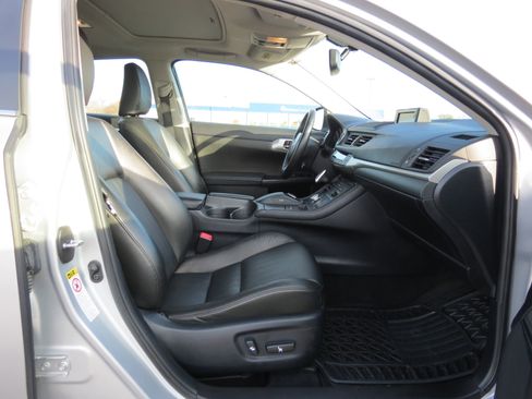 Used 2013 Lexus CT 200h image 29