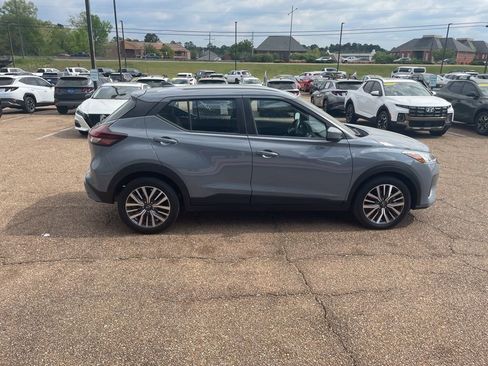 Used 2023 Nissan Kicks SV w/ Interior Electronics Package image 12