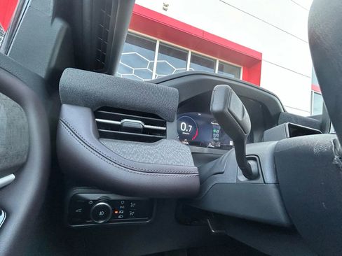 Used 2025 Ford Explorer Platinum w/ LUX Leather Package image 12