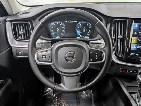 Used 2020 Volvo XC60 T6 Momentum AWD/4WD image 30