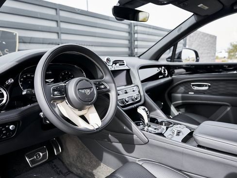 Used 2023 Bentley Bentayga Extended Wheelbase AWD/4WD image 2