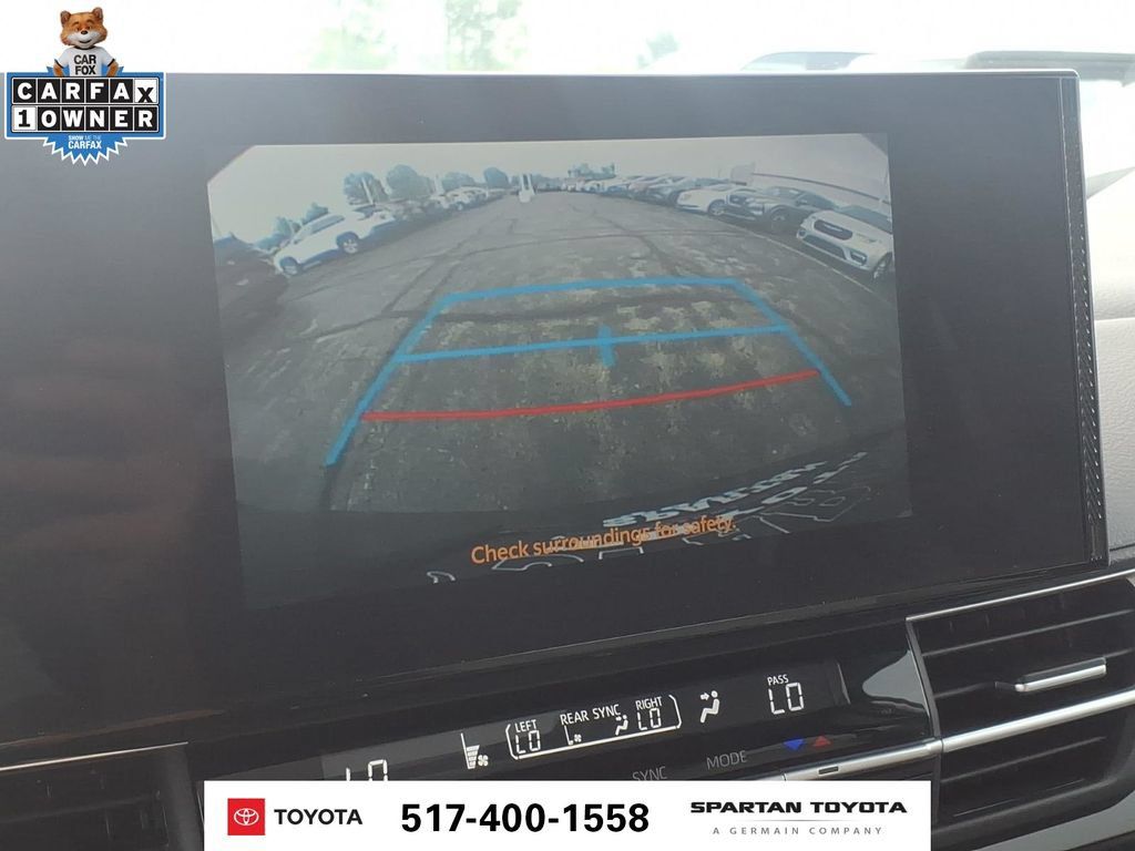 Used 2025 Toyota Sienna XLE FWD image 25