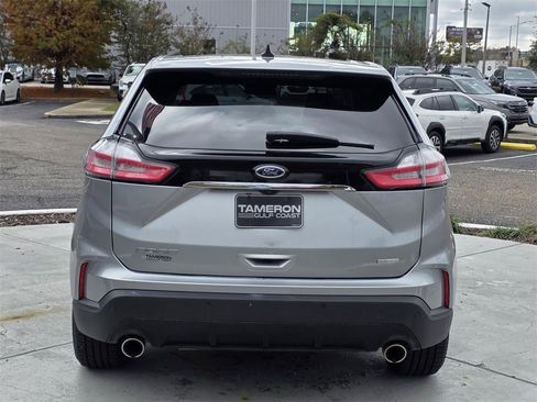 Used 2020 Ford Edge SE image 3