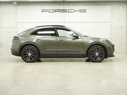 Certified 2025 Porsche Macan Electric RWD image 8