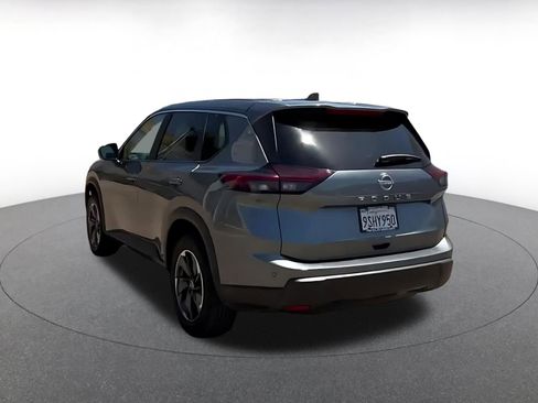 Used 2025 Nissan Rogue SV FWD image 11