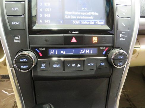 Used 2017 Toyota Camry XLE image 17