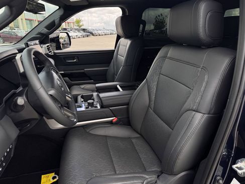 Used 2025 Toyota Tundra Limited AWD/4WD image 27