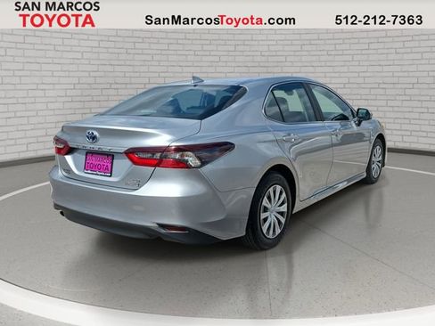 Used 2021 Toyota Camry LE image 5