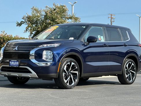 Used 2024 Mitsubishi Outlander SE image 9