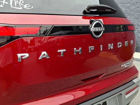 Certified 2022 Nissan Pathfinder Platinum w/ Cargo Package AWD/4WD image 32