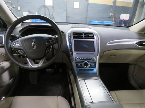 Used 2020 Lincoln MKZ w/ Convenience Package FWD image 10