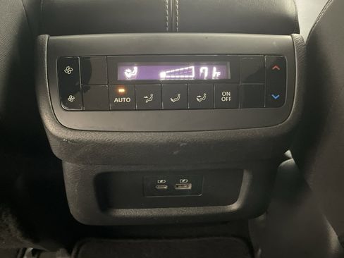 Used 2024 Nissan Pathfinder SV image 28