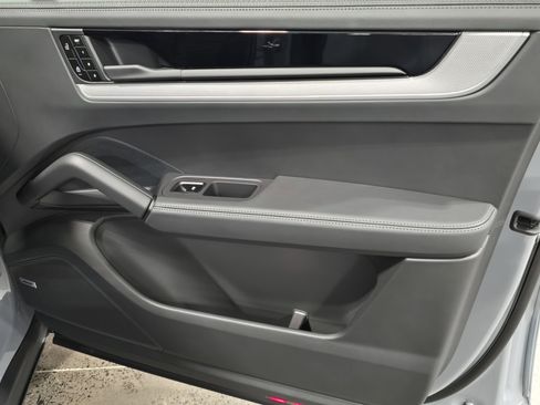 New 2026 Porsche Cayenne S image 28