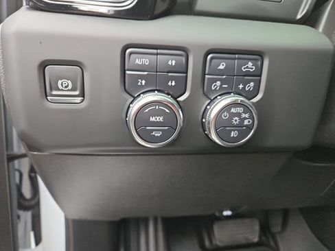 Used 2024 GMC Sierra 1500 AT4 w/ AT4 Preferred Package AWD/4WD image 8