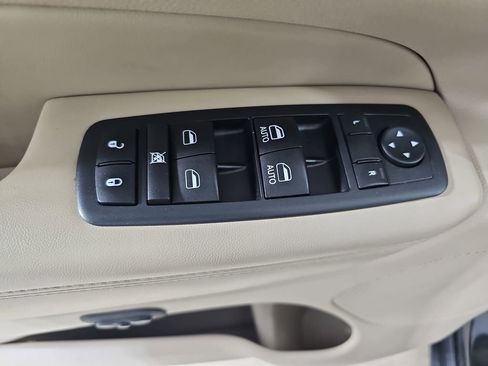 Used 2014 Jeep Grand Cherokee Limited w/ Luxury Group II AWD/4WD image 32