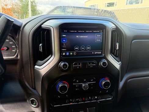 Used 2021 Chevrolet Silverado 1500 LT image 16