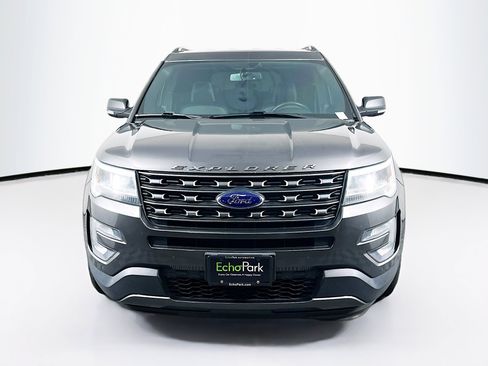Used 2017 Ford Explorer XLT w/ Equipment Group 202A image 2