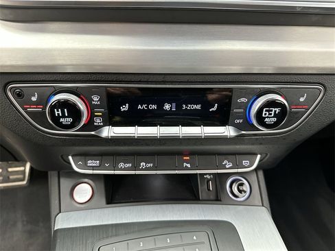 Used 2020 Audi SQ5 Premium w/ Convenience Package image 18