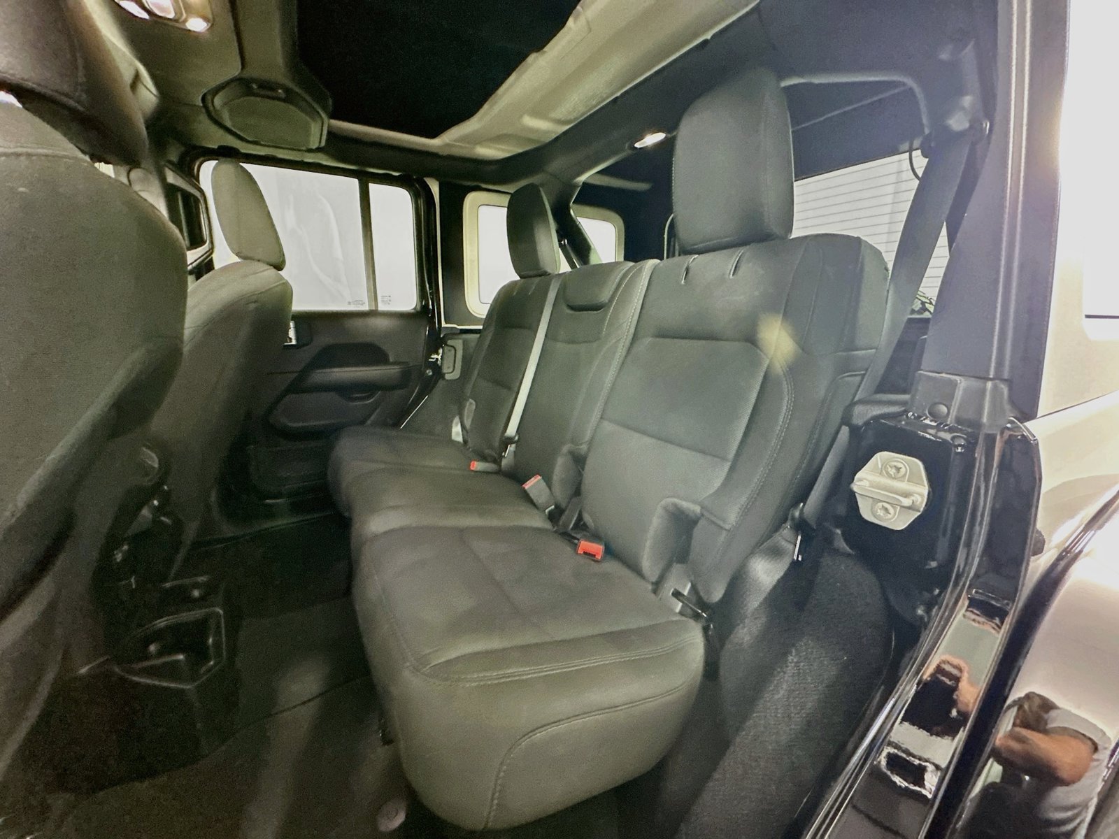 Used 2022 Jeep Wrangler Unlimited Sahara w/ Cold Weather Group AWD/4WD image 25