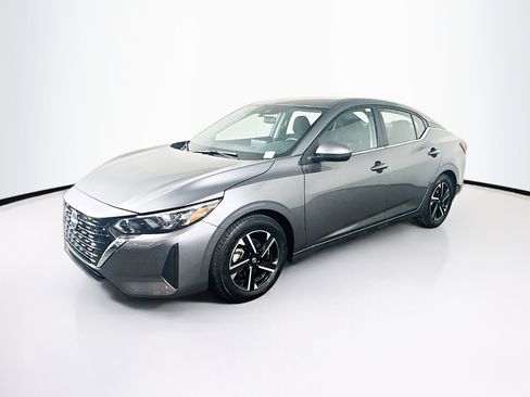 Used 2025 Nissan Sentra SV image 3