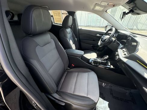 Used 2025 Chevrolet Trax LT w/ Driver Confidence Package FWD image 23