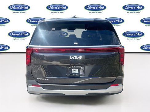 Used 2025 Kia Carnival FWD image 6