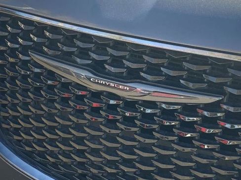 Used 2022 Chrysler 300 Touring w/ Sport Appearance Package image 25