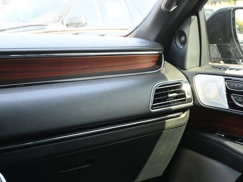 Used 2023 Lincoln Navigator Reserve AWD/4WD image 8