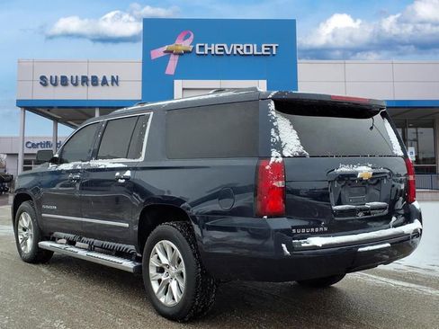 Used 2018 Chevrolet Suburban LT w/ LT Signature Package image 6