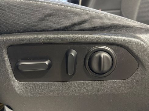 Used 2020 Chevrolet Silverado 1500 LT Trail Boss AWD/4WD image 18