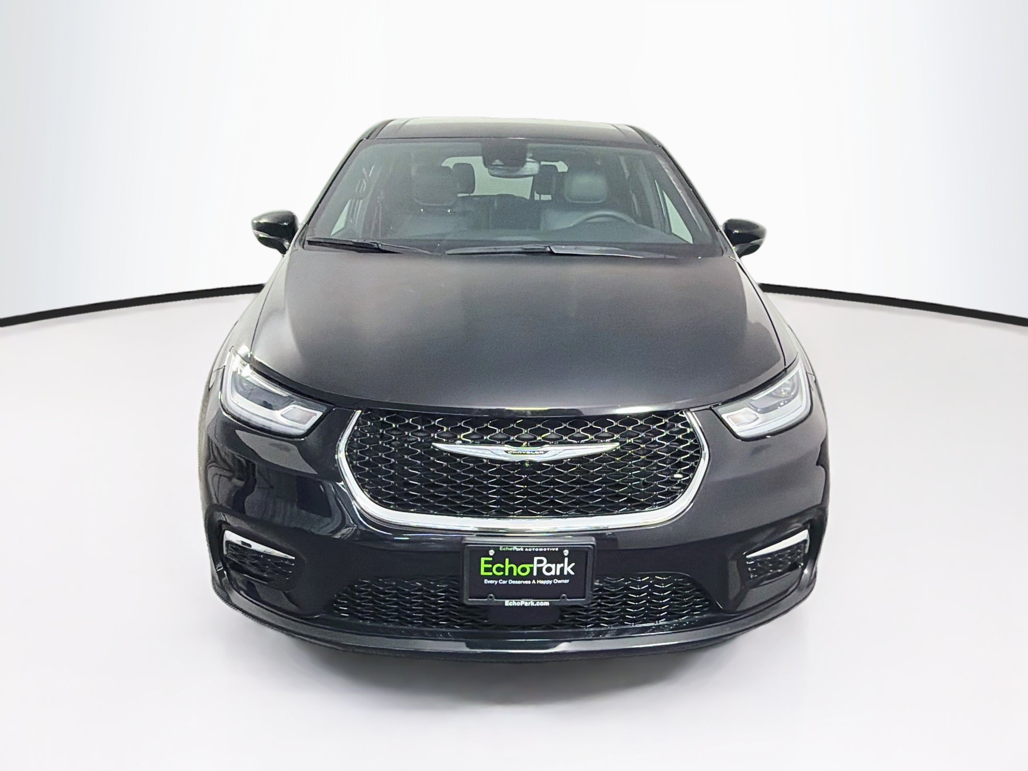 Used 2025 Chrysler Pacifica Select FWD image 2